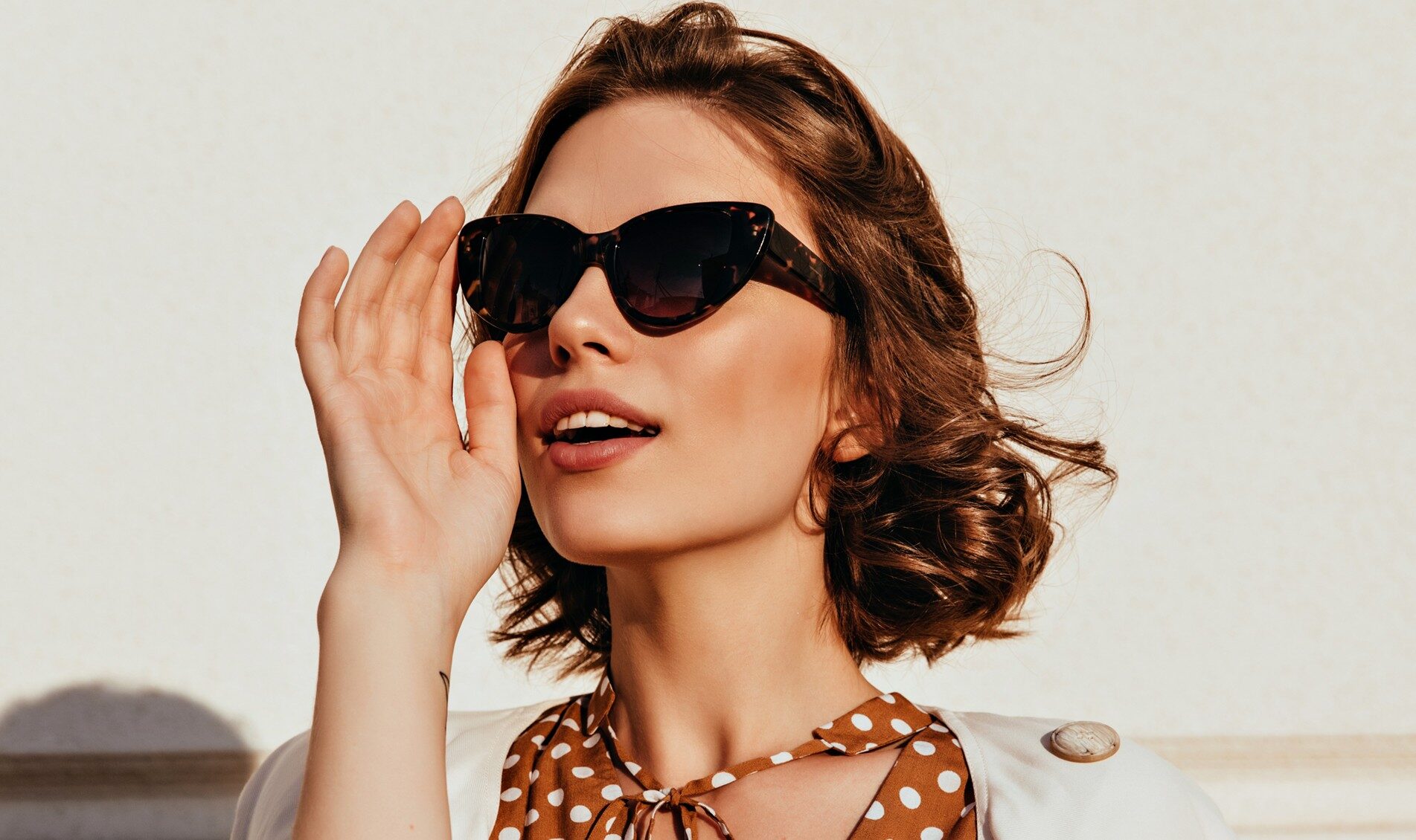 How To Wear A Cateye Sunglass In 5 Different Ways.